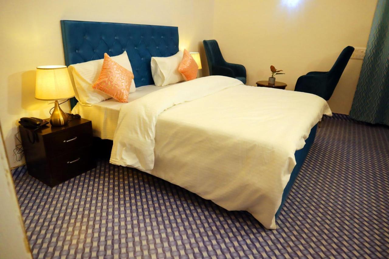 Jay Ally - Boutique Hotel Нью-Делі Екстер'єр фото