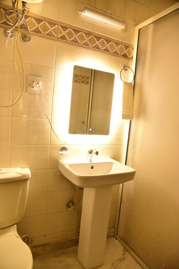 Jay Ally - Boutique Hotel Нью-Делі Екстер'єр фото